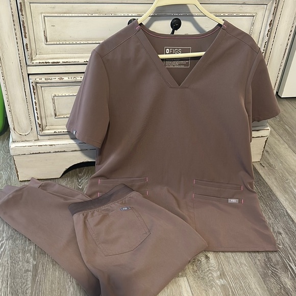 Figs Dusty Purple Scrub Set - like new! - Picture 7 of 8